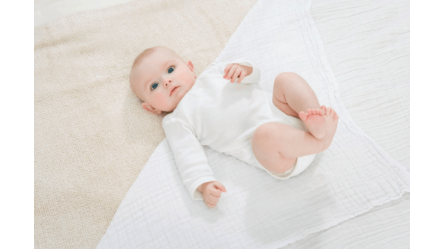 Як правильно сповивати новонародженого в картинках покроково