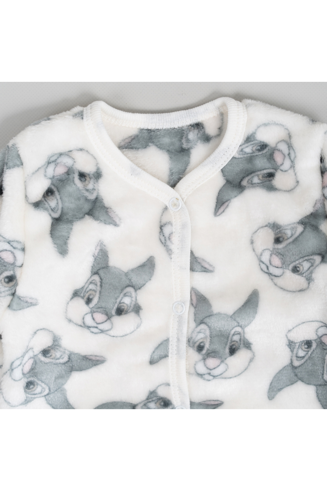 Пухнастий чоловічок для малят Зайченята білий велсофт