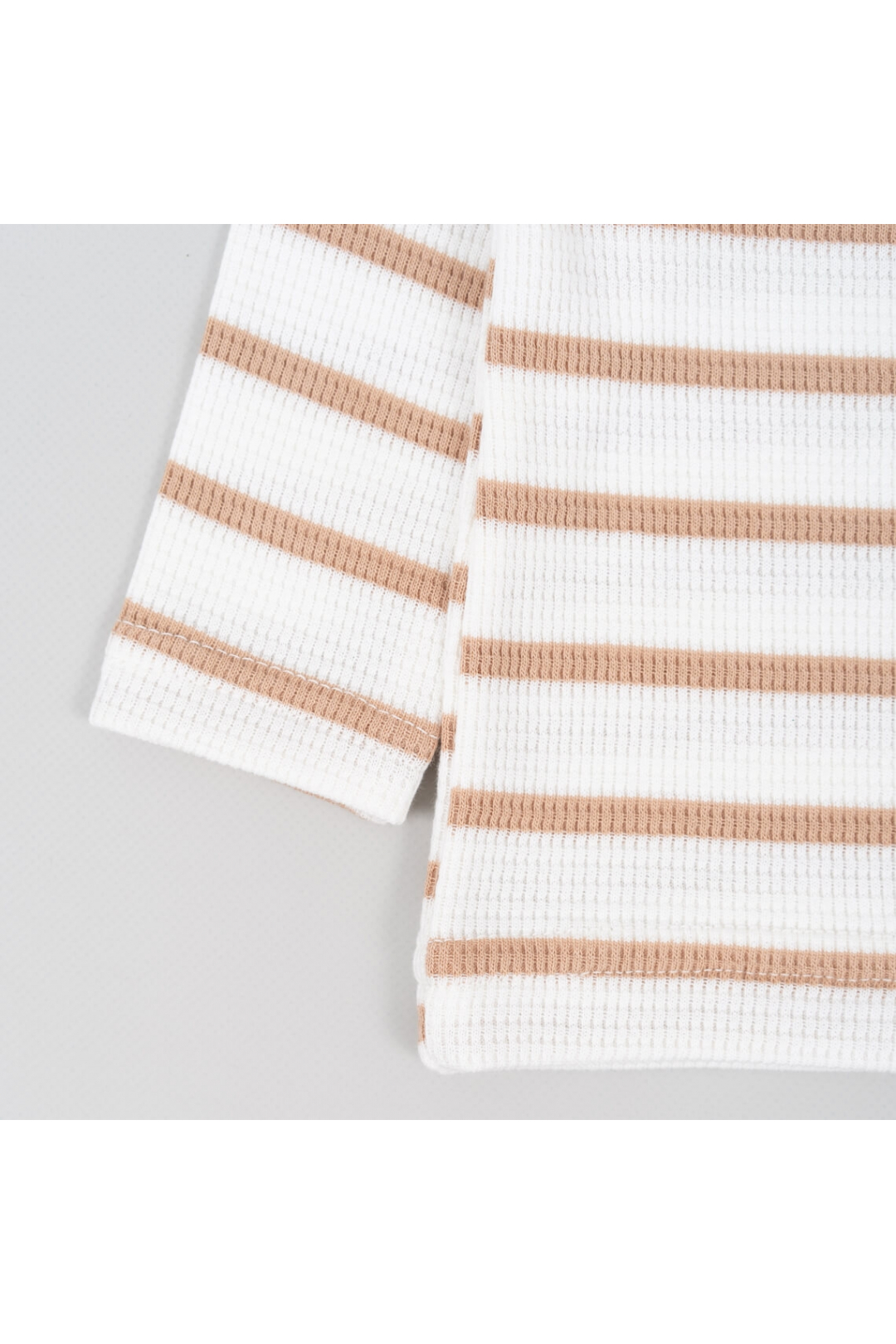 Джемпер дитячій з застібкою по плечу бежевий вафельна структура