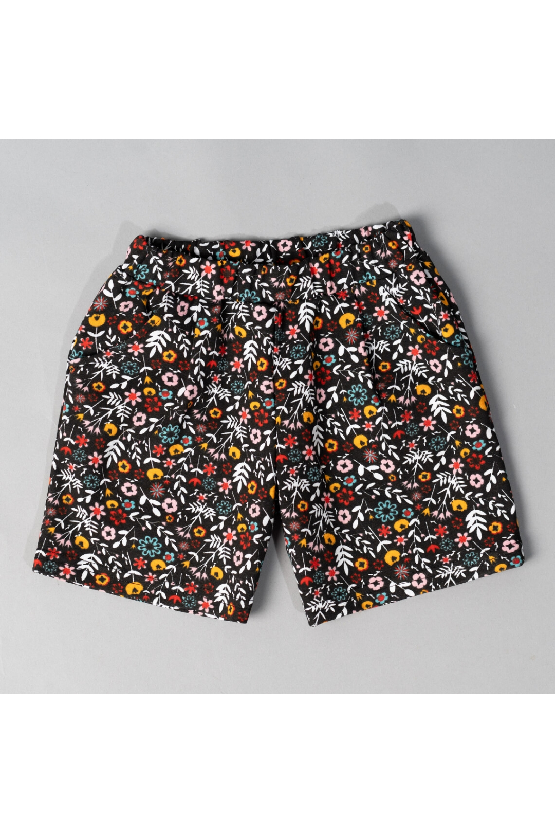 Шорти для дівчинки Квіти чорний фулікра