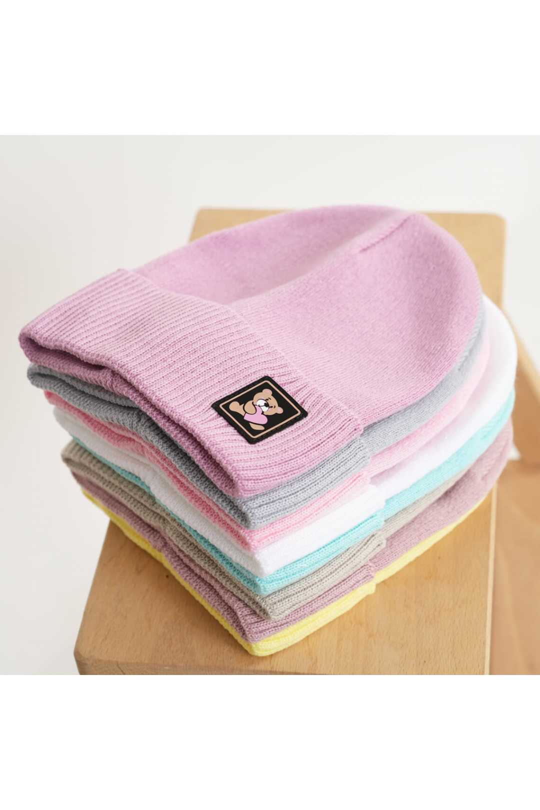 Шапка для дівчинки жовтий в'язка