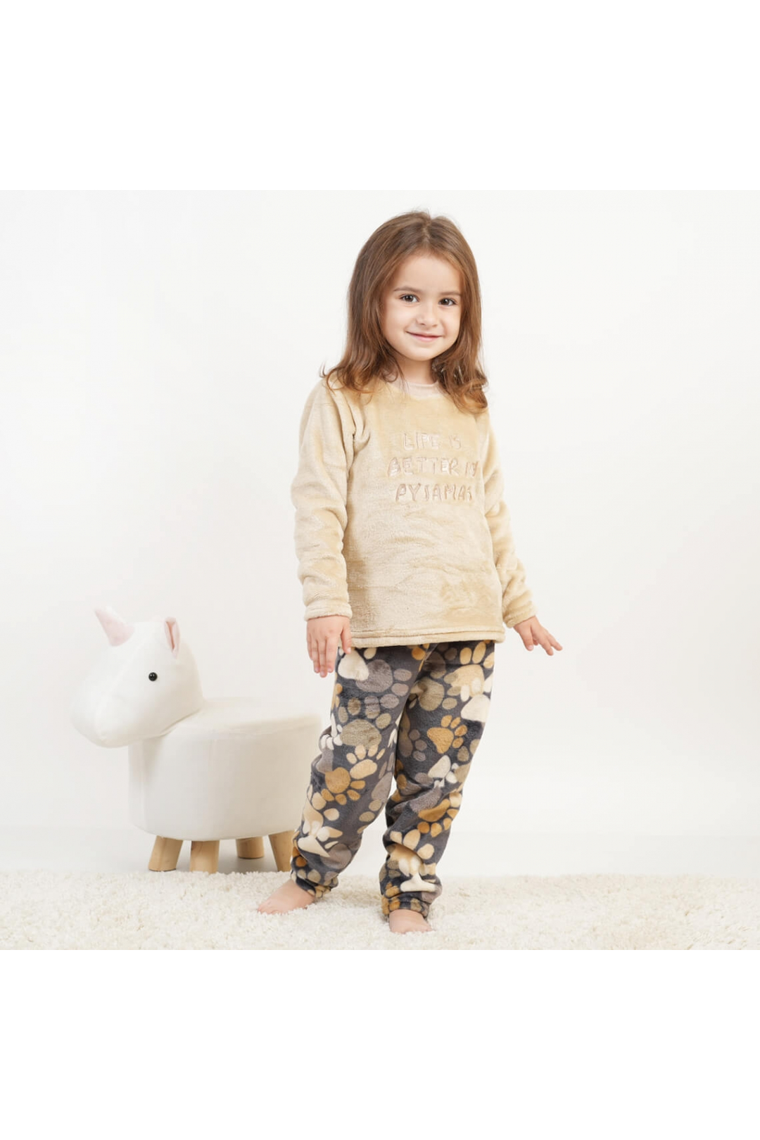 Піжама пухнаста для дівчаток Лапки бежевий велсофт