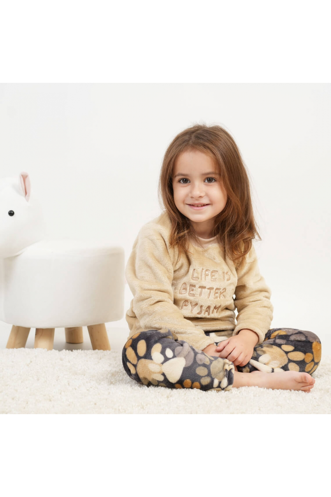 Піжама пухнаста для дівчаток Лапки бежевий велсофт