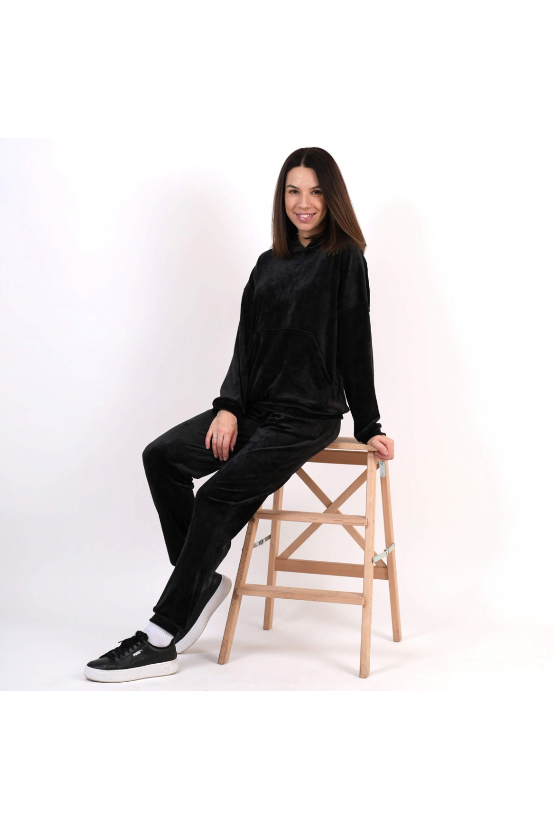 Костюм жіночій чорний велюр