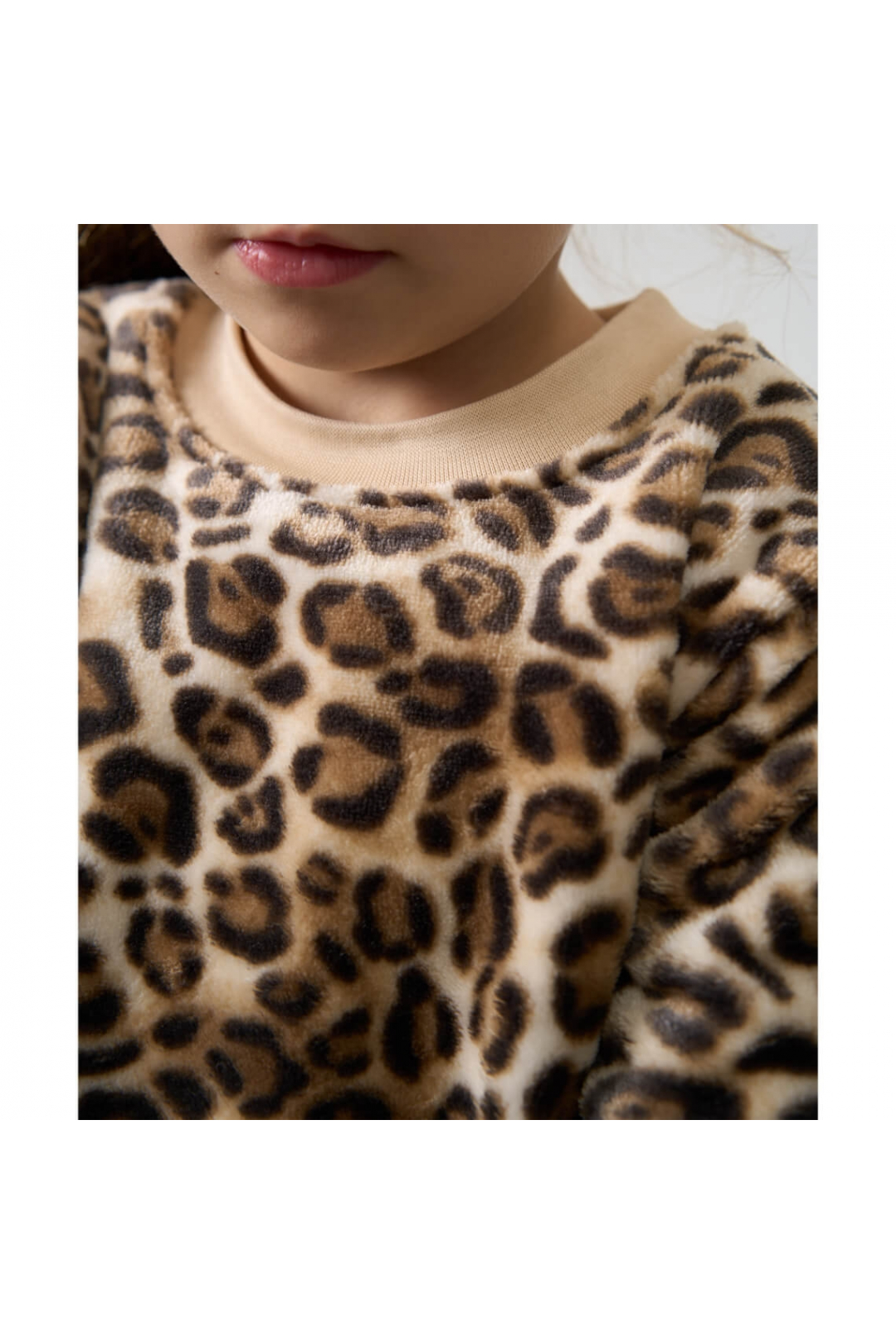 Піжама для дівчинки Лео бежевий велсофт