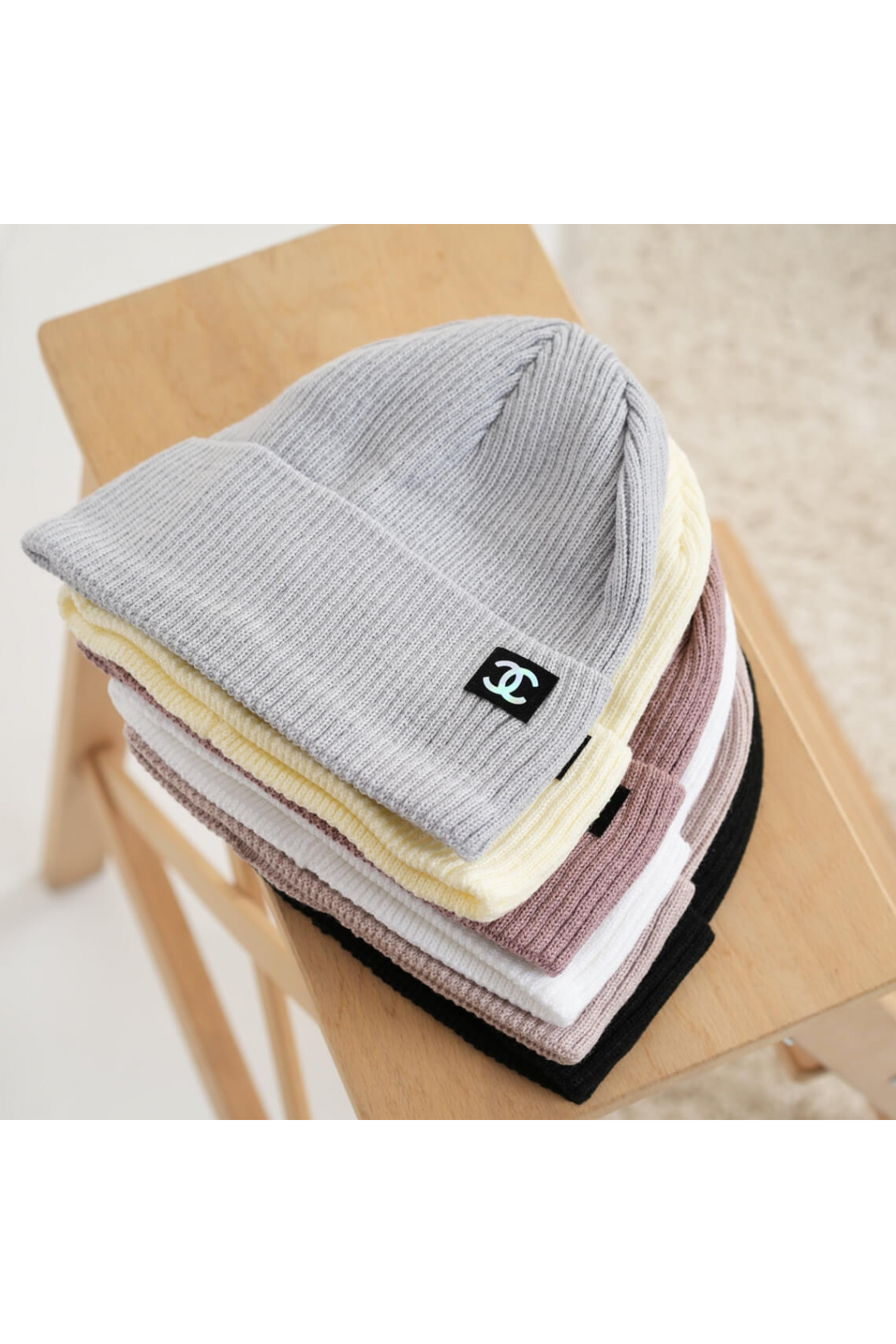 Шапка для дівчинки чорний в'язка