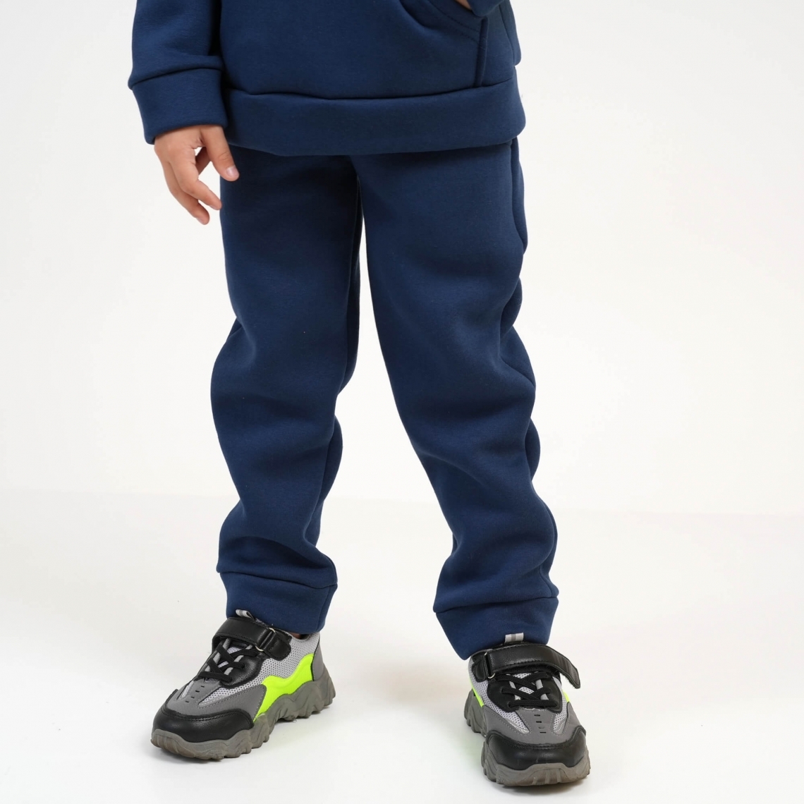 Теплий костюм для хлопчика темно-синій тринитка на флісі