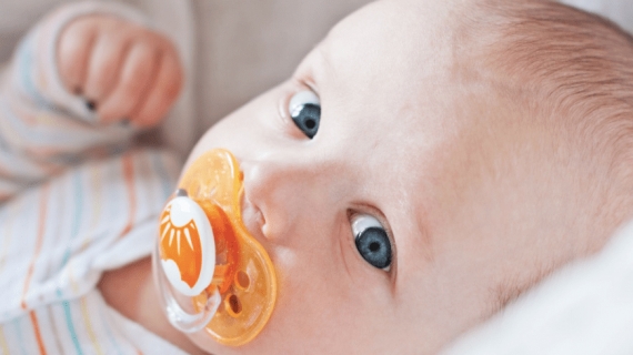 Можно ли давать соску новорожденному, и как это влияет на грудное вскармливание