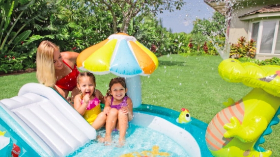 Список интересных летних игр с водой для детей до 4 лет