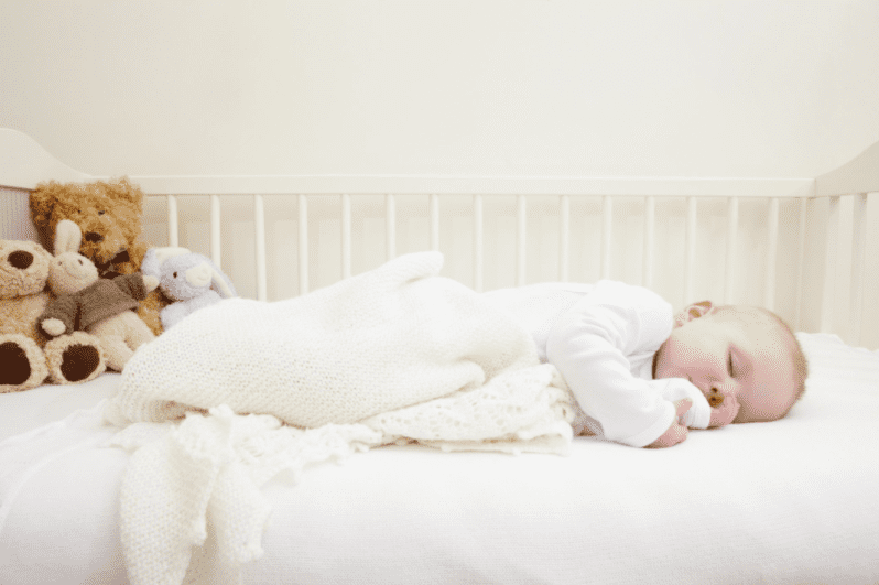 Как приучить месячного ребенка спать отдельно