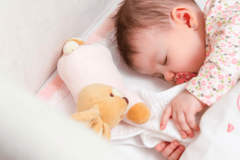 Как приучить ребенка спать днем в своей кроватке