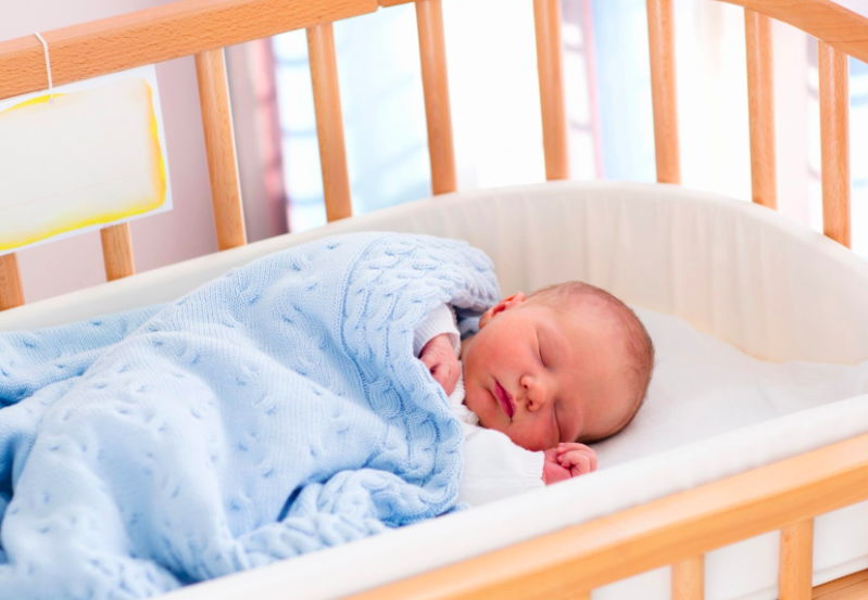 Сколько часов спит ребенок в 1 месяц