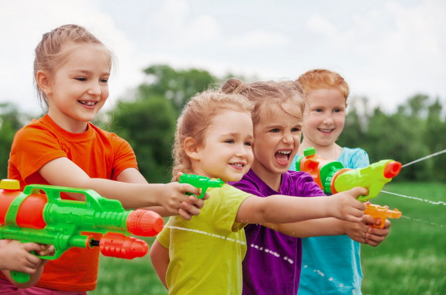 Водные пистолеты - Игры с водой для детей
